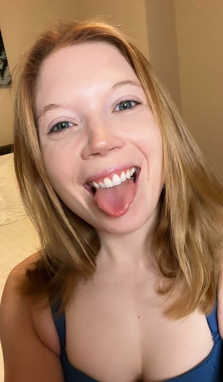 Peachy Noel naked actress picture