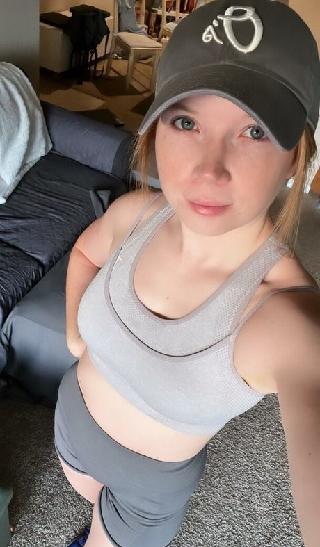 Peachy Noel erotic actress pics