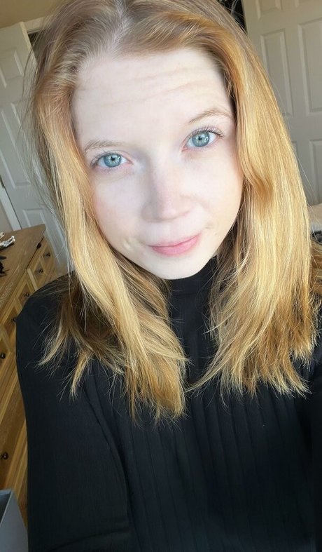 Peachy Noel nude actress picture