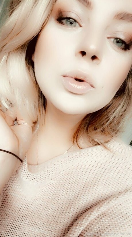 skyemoore star beautiful pics