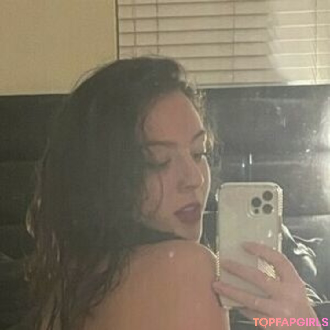 Hailee Schwartz naked pornstar pic