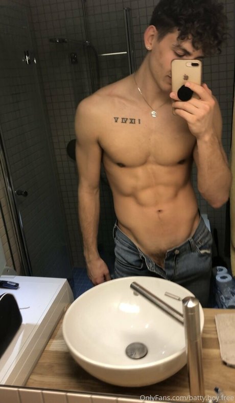 battyboyfree star nude photos