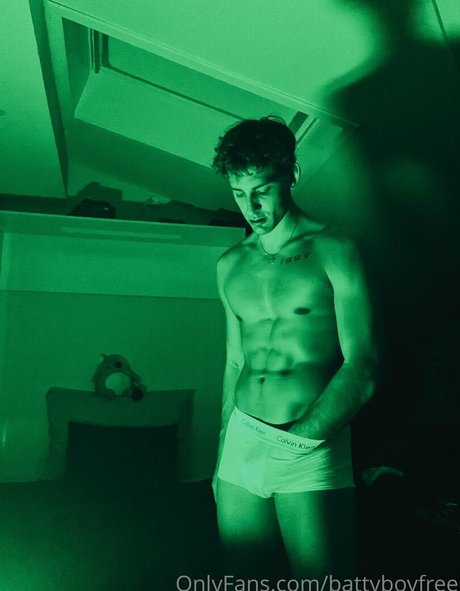 battyboyfree star erotic photo
