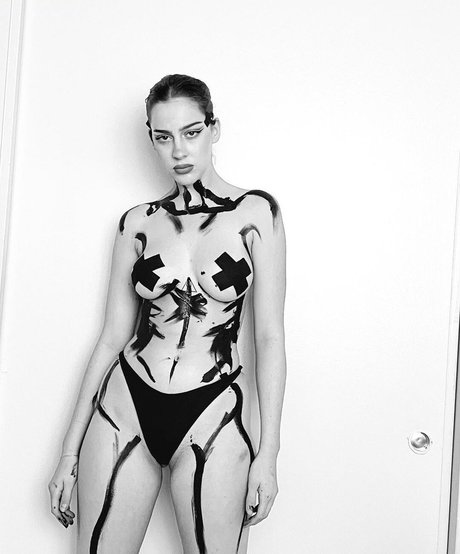 Tati Bruening free model images