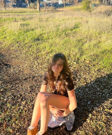 Jules LeBlanc pretty actress picture