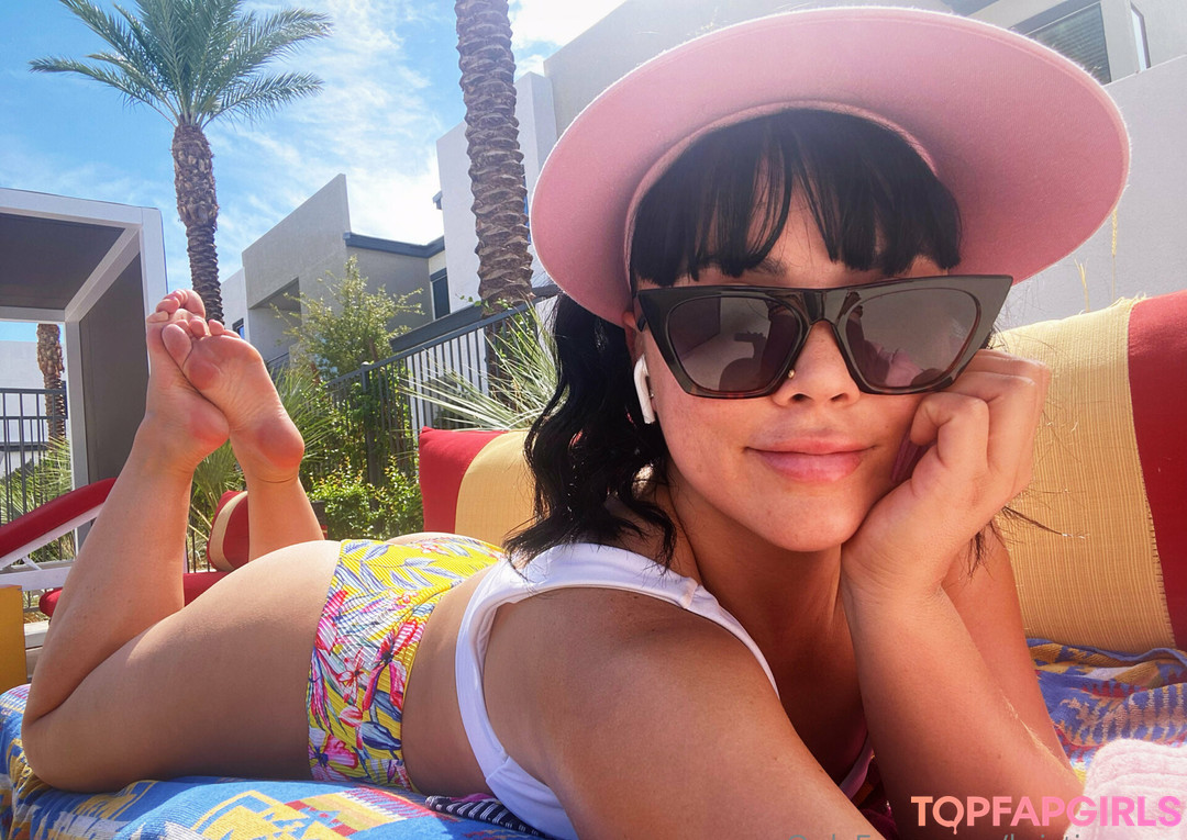 bikini teen onlyfans pretty picture