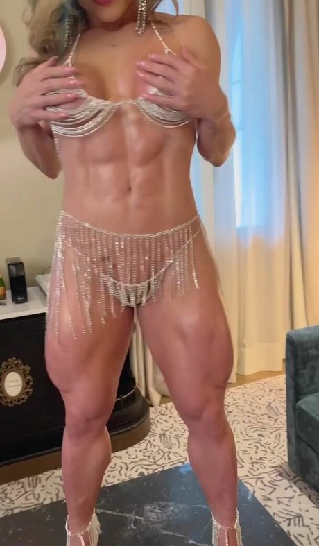 Izabelle Paula perfect model picture