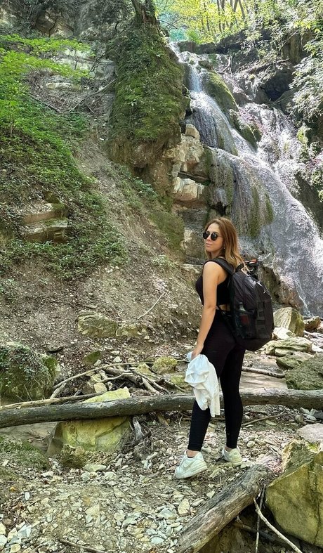 curvy lesbian onlyfans hot image