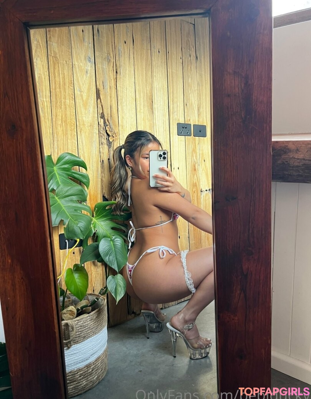 heyitsnamii star hot pics