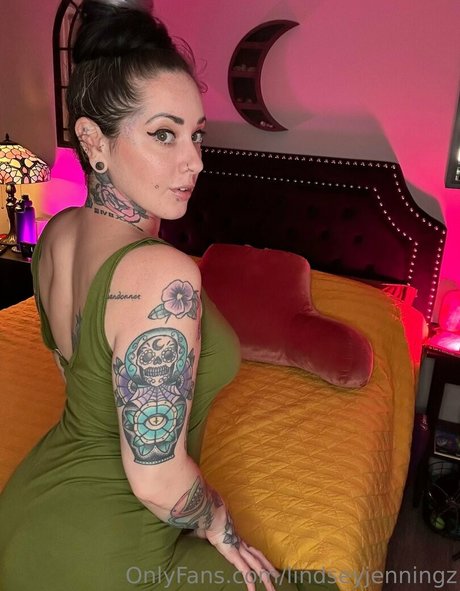 lindseyjenningz nude model pics