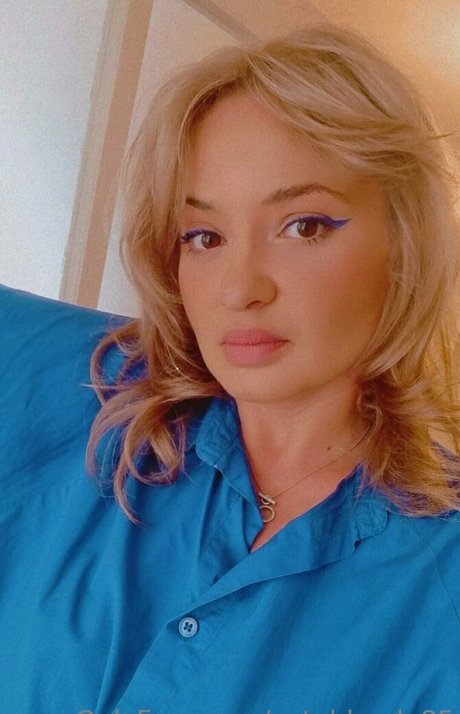 blonde cougar onlyfans nude gallery