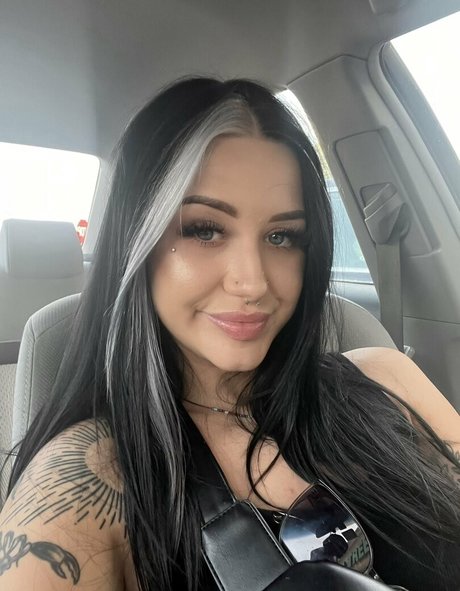 NottUrMommy star hot images