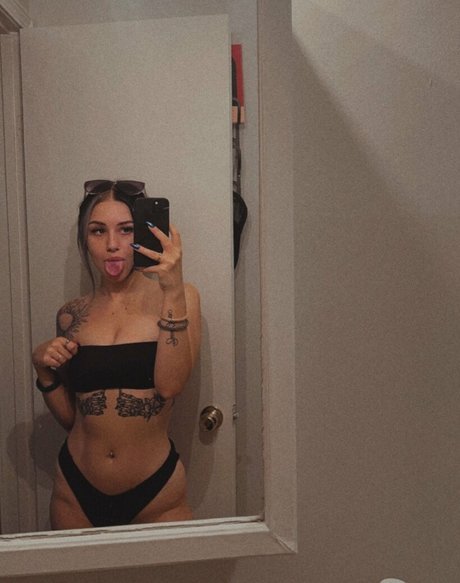 NottUrMommy model hd image