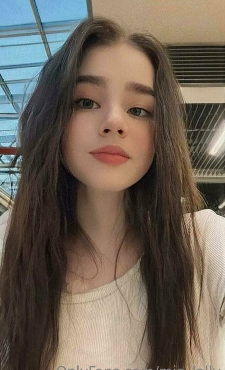 mia lolly hot actress image