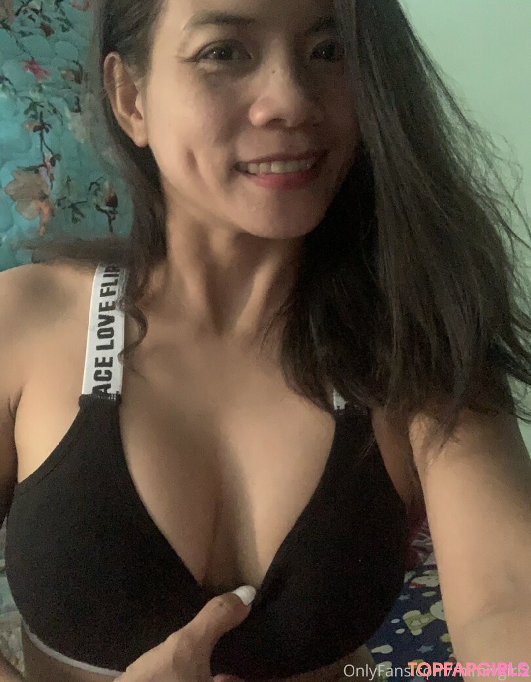 pussy spreading onlyfans art naked picture