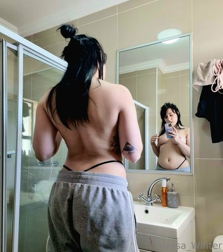 alyssa winter star top picture