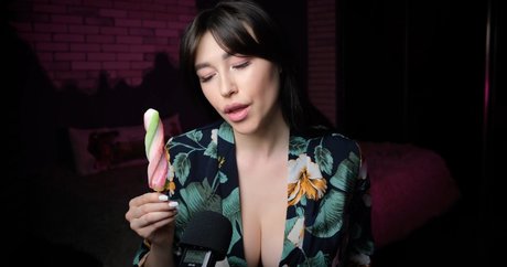 Top Baby ASMR erotic actress picture
