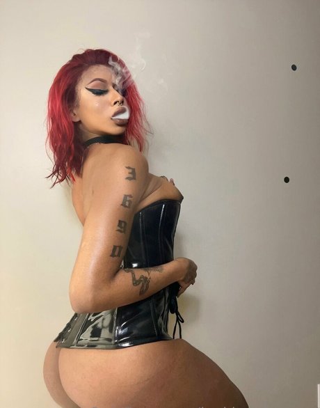 luckiesuniverse beautiful model pic