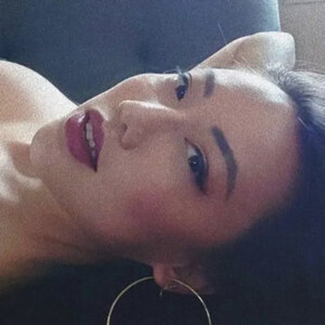 Ravenna Tran sexy model gallery