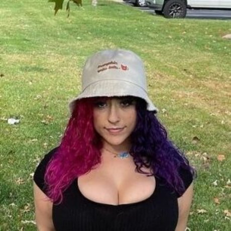 Harlee Queeni star exclusive picture