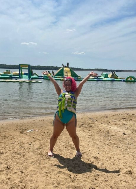 Harlee Queeni beautiful actress picture