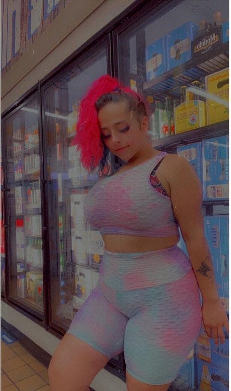 Harlee Queeni sex model pictures