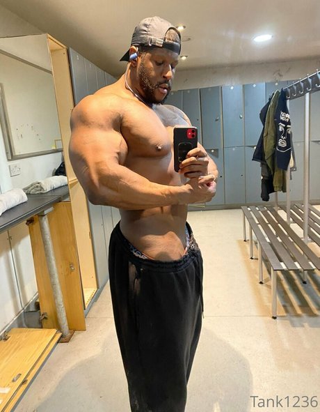 pleasure12368 model top photo