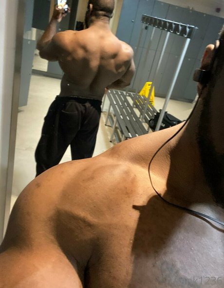 pleasure12368 model nude pic