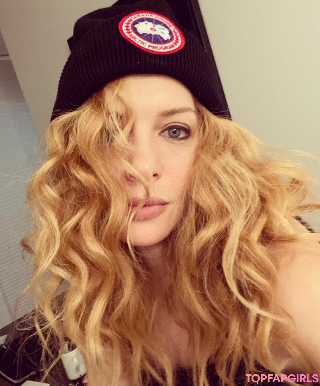Rachelle Lefevre star hd photo