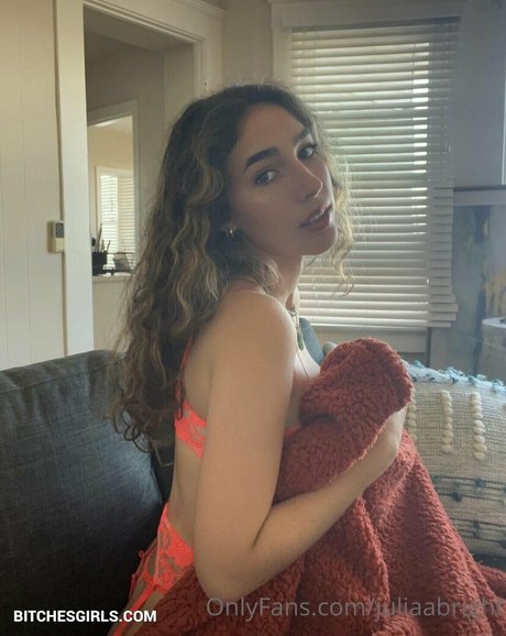 Julia Merekoulias star adult picture