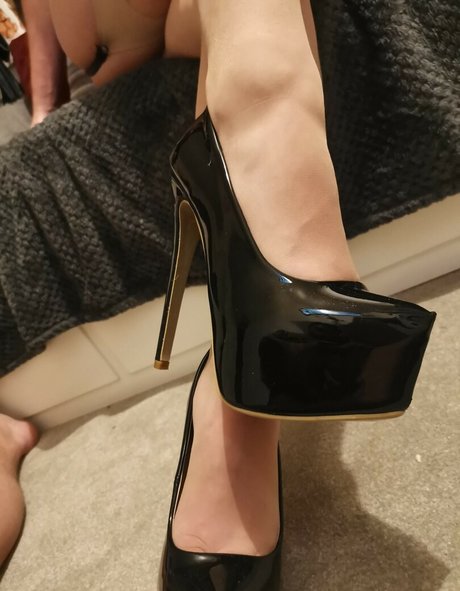 UKMistressRose nude model img