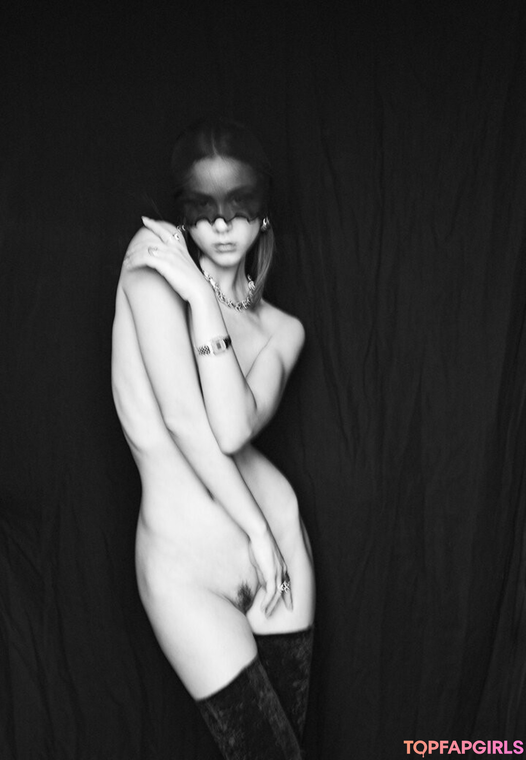 Nausicaa Yami naked model picture