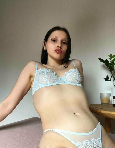 sweet hot doll nice model pic