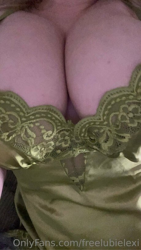 freelubielexi naked star photos