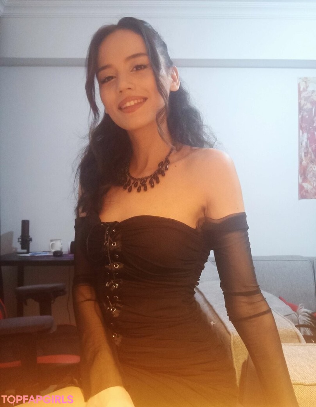 Arlequin ASMR model hot images