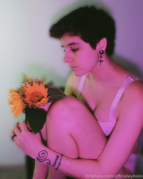 officialwybielo model best picture