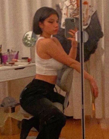 Emmy Tifrit model erotic image