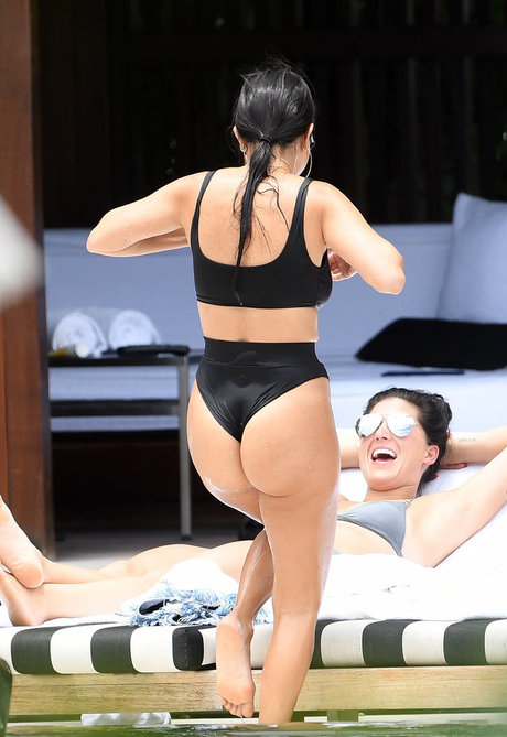 Kourtney Kardashian model naked photo