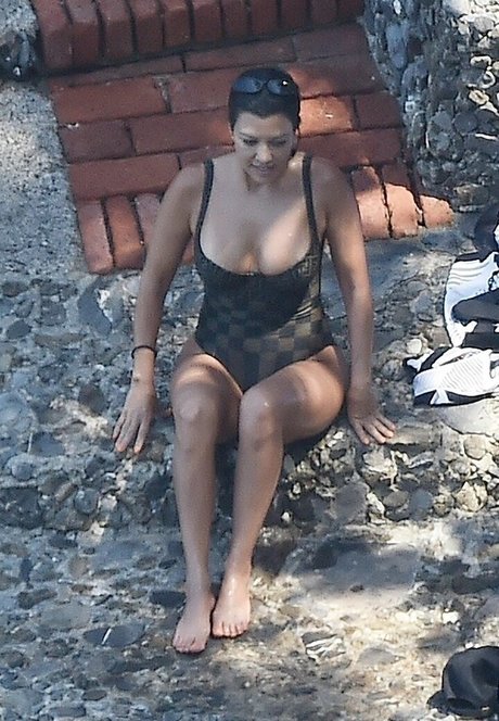 Kourtney Kardashian pretty model photos