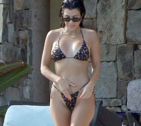 Kourtney Kardashian star pretty img