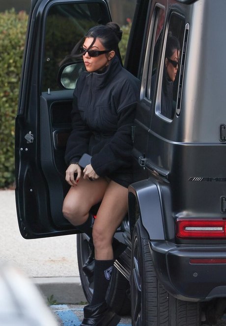 Kourtney Kardashian pornstar exclusive pics