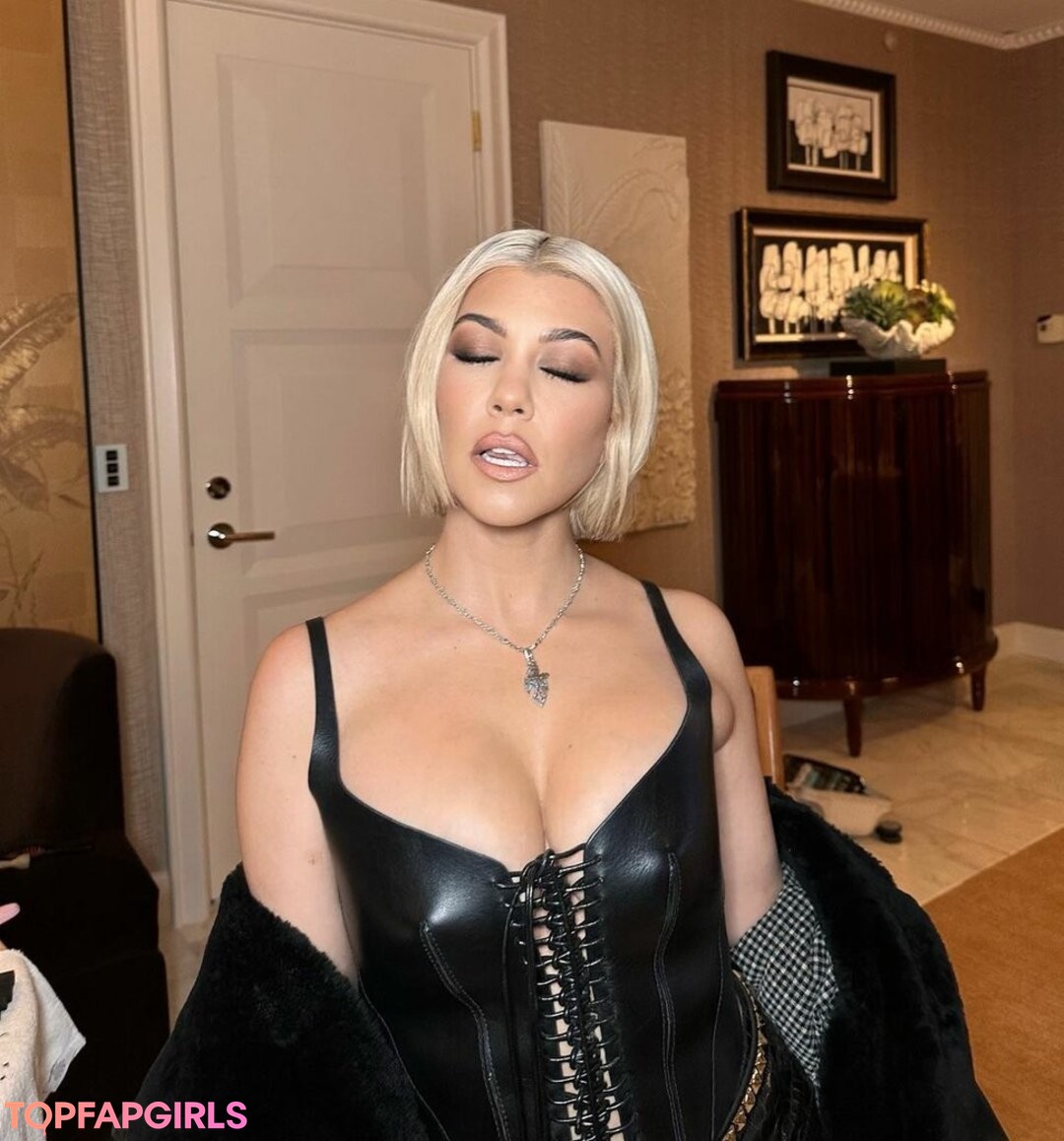 Kourtney Kardashian star nudes gallery