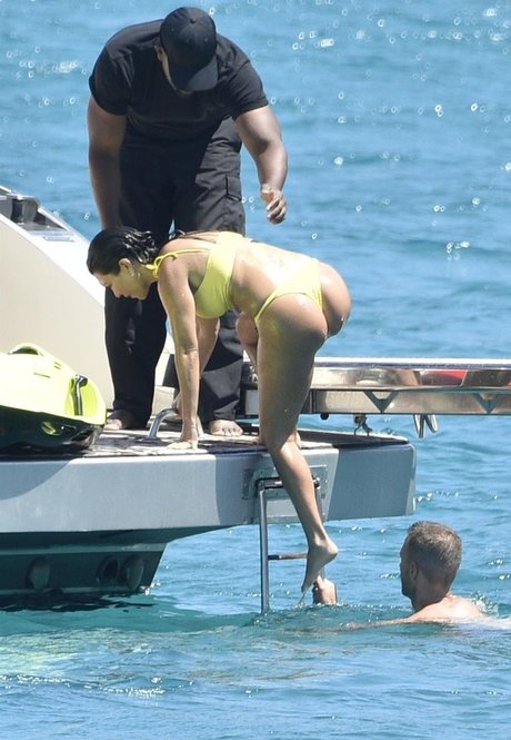 Kourtney Kardashian model sexy galleries