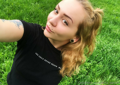 jinx roses model naked pics