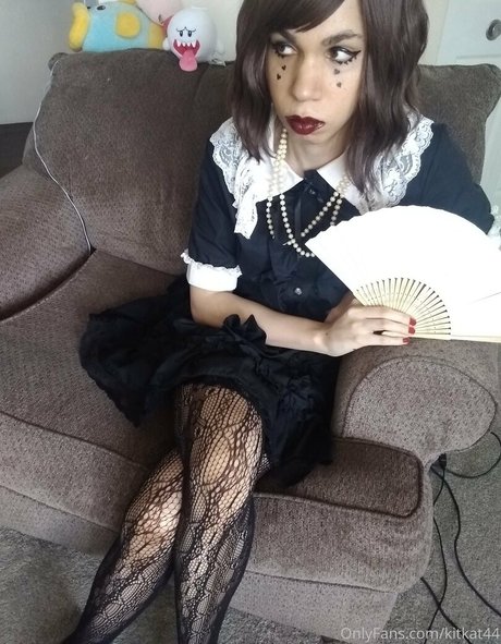 kitkat44 naked model image