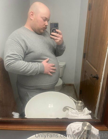 greedyglut10 top profile image