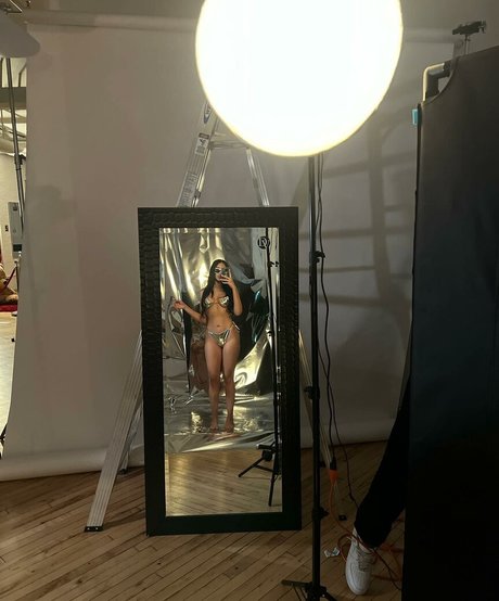 Desness naked actress picture