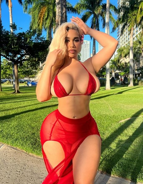 Carmela Habibi model beautiful pictures