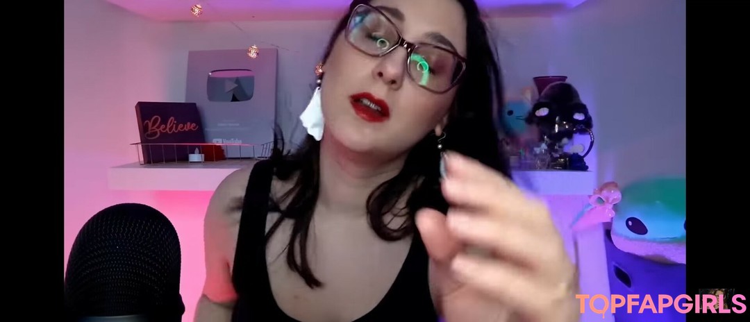 ASMR Alysaa star top picture