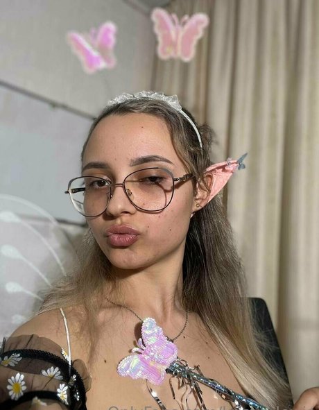 kristin lewis pretty actress image